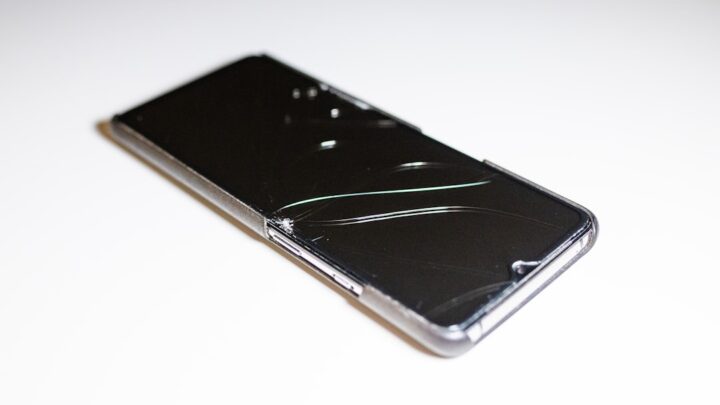 Co zrobić, gdy ekran dotykowy telefonu nie reaguje? Diagnostyka i rozwiązania.