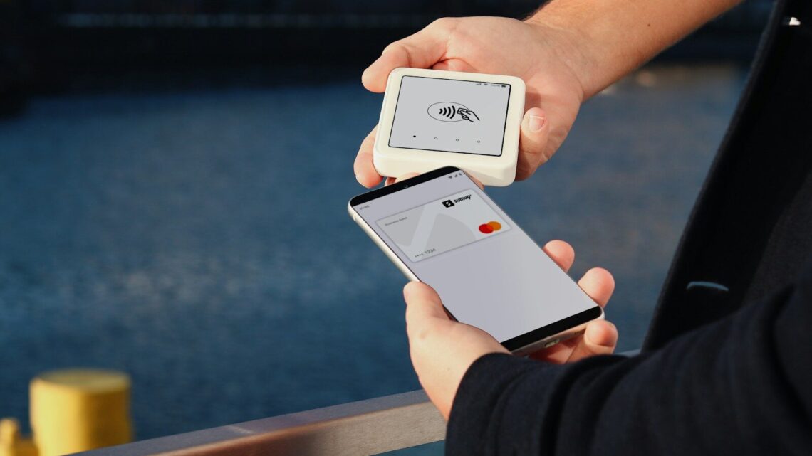 Płatności zbliżeniowe telefonem: Jak działa NFC i jak bezpiecznie korzystać z Google Pay/Apple Pay?