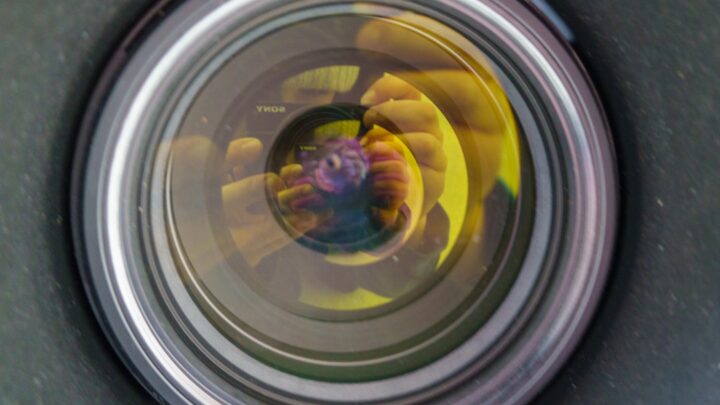 Jak czyścić obiektyw aparatu w smartfonie, aby robić lepsze zdjęcia?