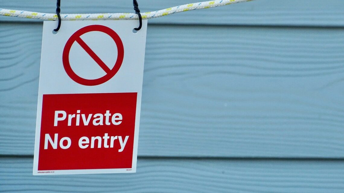 Jak chronić swoją prywatność w internecie na telefonie? Praktyczny przewodnik po ustawieniach i aplikacjach VPN.