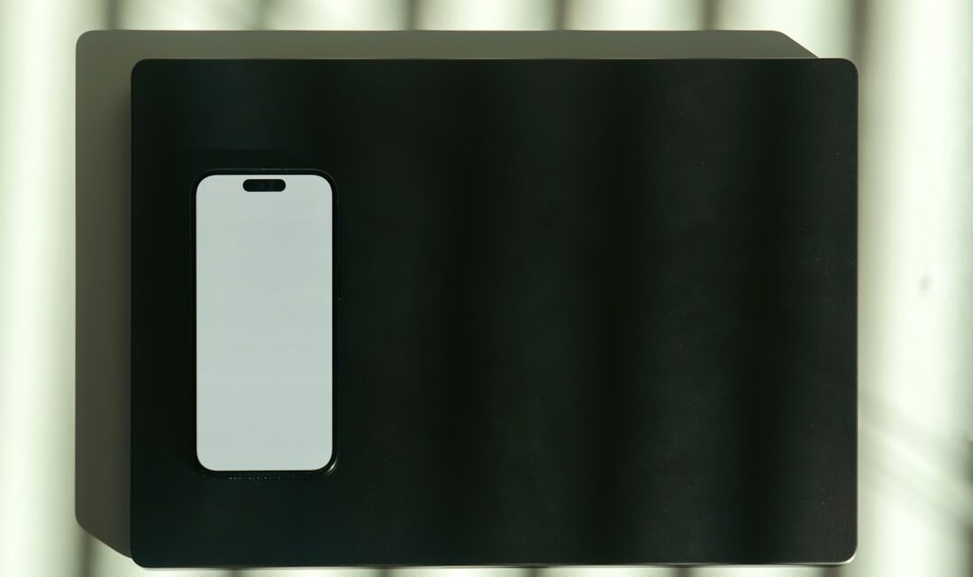 Czyszczenie smartfona: Jak bezpiecznie dbać o ekran, porty ładowania i głośnik, aby przedłużyć jego żywotność?