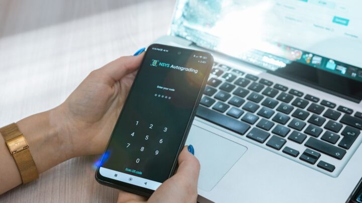 Dwuetapowa weryfikacja (2FA) na telefonie: Kompletny przewodnik po konfiguracji i znaczeniu dla bezpieczeństwa