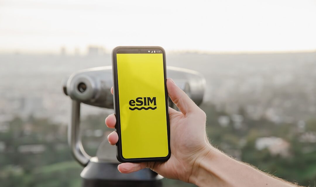 eSIM w praktyce: Jak aktywować, zarządzać i korzystać z wirtualnej karty SIM w telefonie?