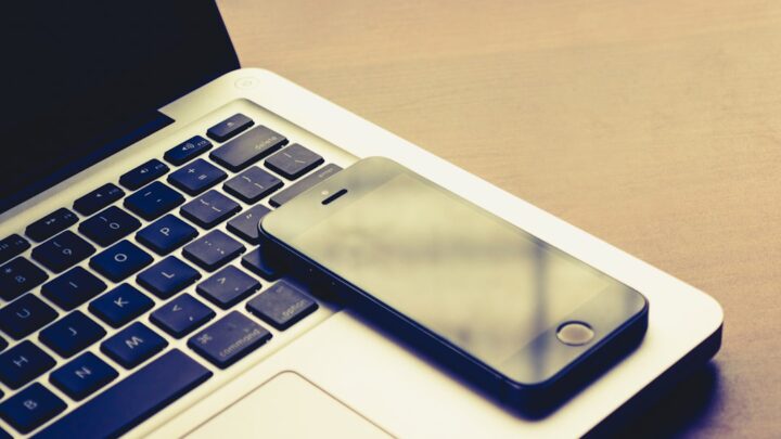 Jak szybko i bezpiecznie przesyłać pliki między telefonem a komputerem (Windows/macOS)? Poradnik dla Androida i iOS