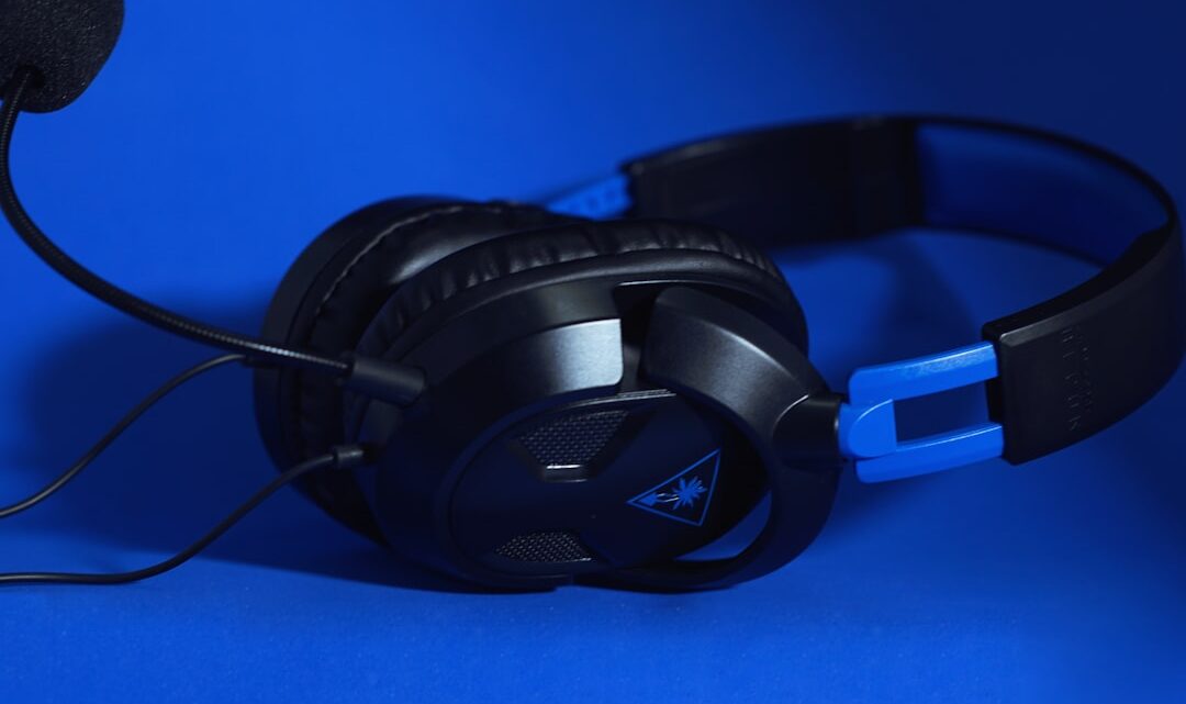 Jak wybrać i skonfigurować słuchawki Bluetooth do rozmów telefonicznych? Analiza mikrofonów i technologii redukcji szumów. (Kategorie: Słuchawki, Bluetooth, Łączność, Poradniki, Smartphone)