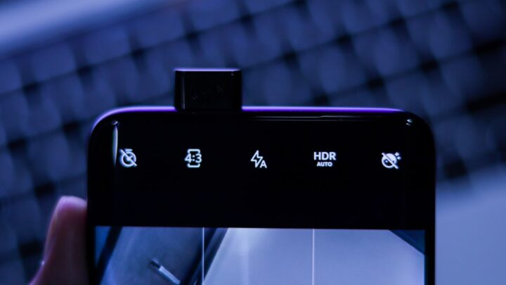 Jak wykorzystać tryb profesjonalny w aparacie smartfona? Zaawansowane ustawienia (ISO, czas naświetlania, balans bieli) dla lepszych zdjęć.