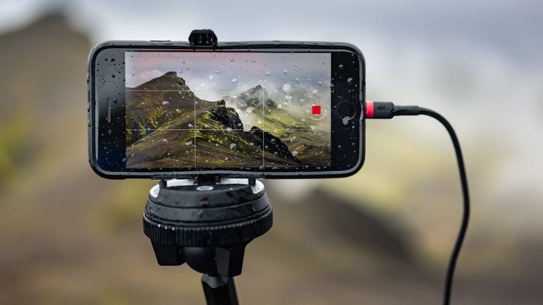 Jak zoptymalizować ustawienia aparatu w smartfonie do nagrywania filmów w 4K? Porady dotyczące stabilizacji, dźwięku i formatów zapisu. (Android i iOS) [Kategorie: Aparat, Android, iOS, Poradniki]