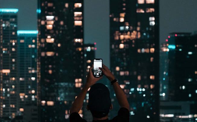 Jak zoptymalizować ustawienia aparatu w smartfonie do robienia zdjęć nocnych z długim czasem naświetlania? (Kategorie: Aparat, Poradniki, Android, iOS)