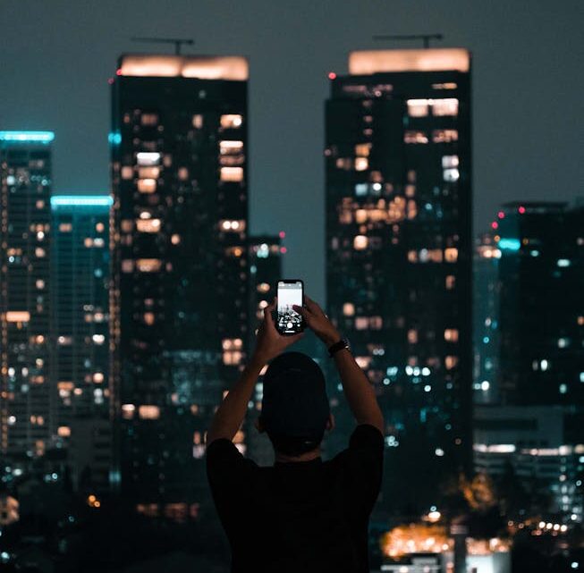 Jak zoptymalizować ustawienia aparatu w smartfonie do robienia zdjęć nocnych z długim czasem naświetlania? (Kategorie: Aparat, Poradniki, Android, iOS)