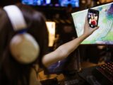 Optymalizacja połączenia Wi-Fi w smartfonie dla gamingu i streamingu: Jak zminimalizować opóźnienia i buforowanie (Android i iOS)?