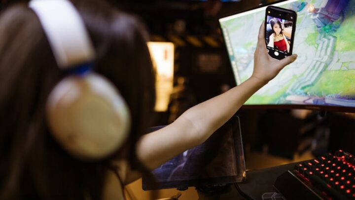 Optymalizacja połączenia Wi-Fi w smartfonie dla gamingu i streamingu: Jak zminimalizować opóźnienia i buforowanie (Android i iOS)?