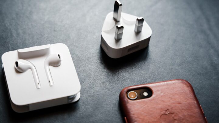 Porównanie ładowarek do iPhone’ów: oryginał vs. zamiennik – co wybrać?