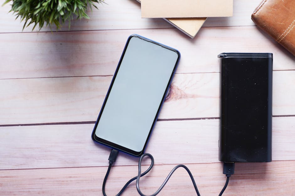 Przewodnik po przenośnych powerbankach: Jak wybrać idealny model i bezpiecznie ładować smartfon w podróży? (Android i iOS)
