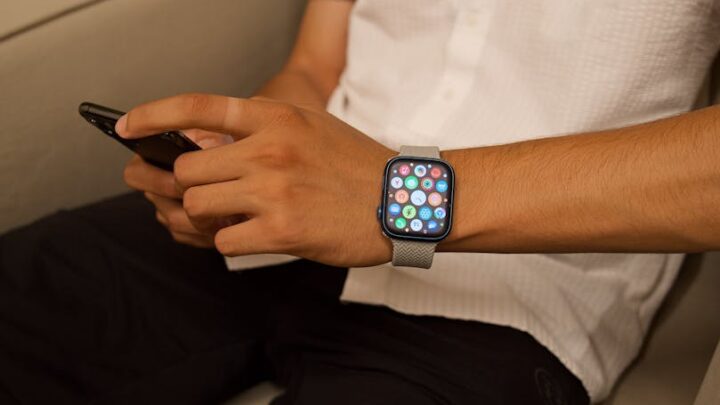 Smartwatch i telefon: Jak połączyć, synchronizować i wykorzystać pełen potencjał Twoich urządzeń mobilnych?