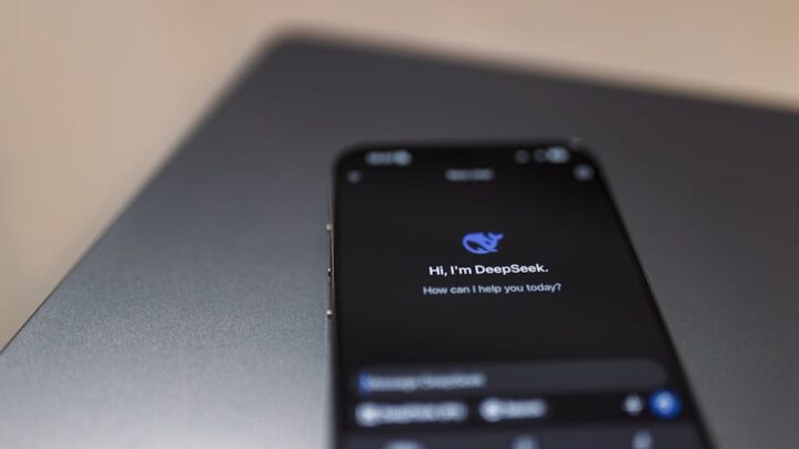 Sztuczna inteligencja w służbie produktywności mobilnej: Najlepsze aplikacje i triki do efektywnej pracy na smartfonie (Android i iOS).