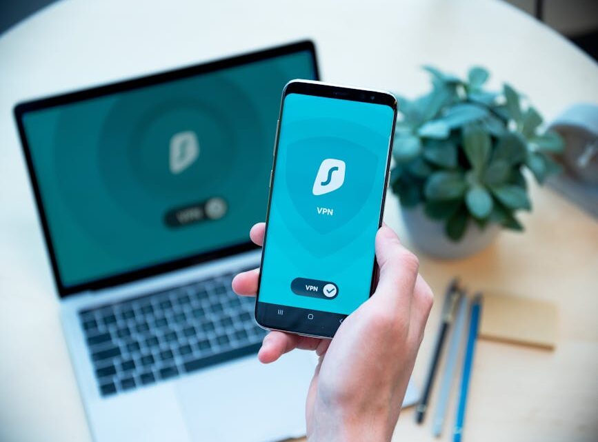 Zarządzanie prywatnością aplikacji na telefonie: Jak sprawdzić uprawnienia, odebrać dostęp i co oznaczają poszczególne pozwolenia (mikrofon, lokalizacja, kontakty) na Androidzie i iOS?