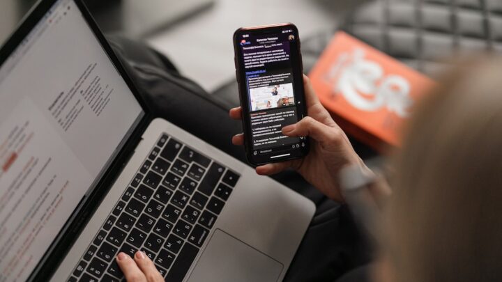 Alternatywne sposoby udostępniania internetu z telefonu: Jak skorzystać z tetheringu USB i Bluetooth dla stabilnego połączenia i oszczędności baterii (Android i iOS).