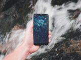 Czy warto inwestować w smartfon z certyfikatem IP68? Praktyczne zastosowania i testy wodoodporności.