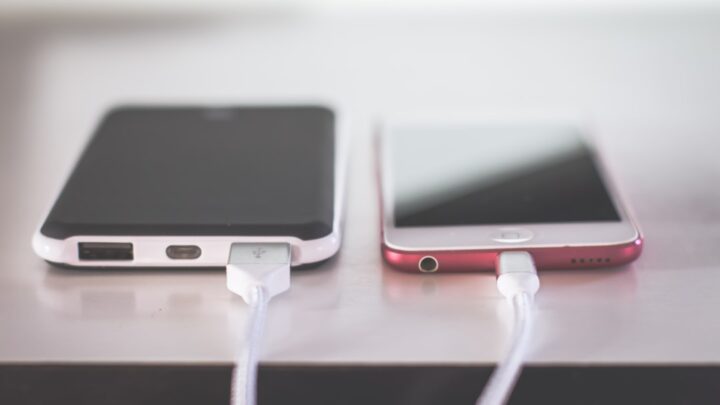 Diagnostyka i rozwiązanie problemów z przegrzewaniem się smartfona podczas ładowania: Co robić, gdy telefon jest gorący? (Kategorie: Problemy, Bateria, Ładowarki, Poradniki)
