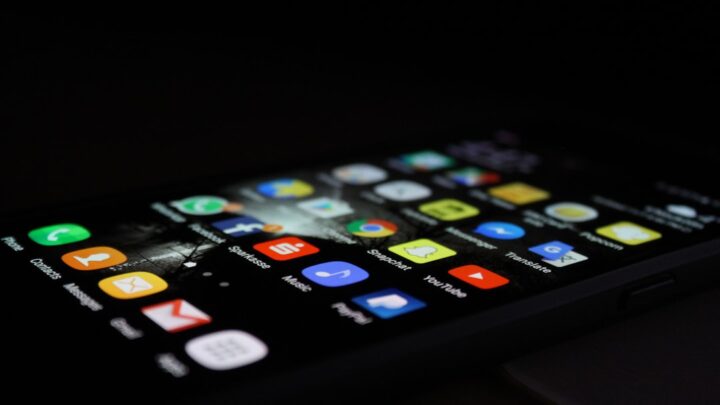 Dlaczego powiadomienia push z aplikacji (np. bankowych, komunikatorów) nie przychodzą lub są opóźnione? Diagnostyka i rozwiązania na Androidzie i iOS