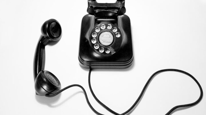 Drugie życie starego smartfona: Pomysły na kreatywne wykorzystanie nieużywanego telefonu (kamera monitoringu, media center, e-czytnik).
