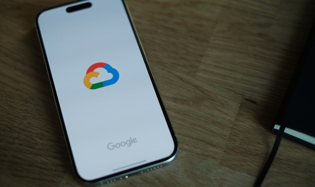 Gdzie przechowywać kopie zapasowe zdjęć z telefonu? Porównanie chmur i metod
