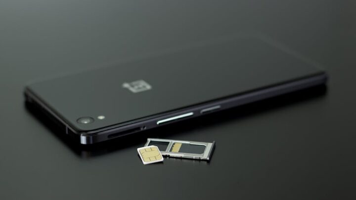 Jak efektywnie zarządzać synchronizacją danych między chmurą a pamięcią lokalną smartfona (Google Drive, iCloud, OneDrive)?