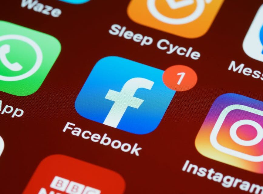 Jak klonować aplikacje na Androidzie i iOS? Używanie wielu kont na jednym telefonie (np. dwie kopie WhatsApp).