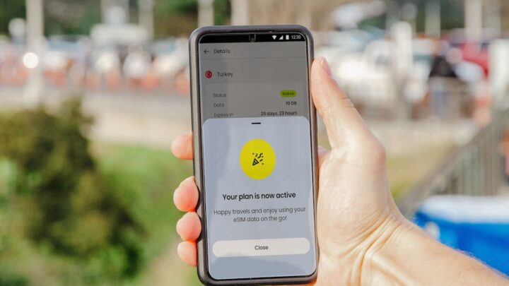 Jak monitorować zużycie danych mobilnych na roamingu i unikać wysokich opłat? Poradnik dla podróżujących z Androidem i iOS.