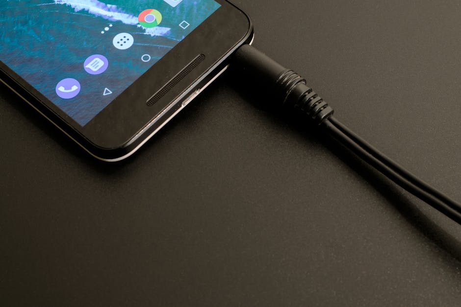 Jak podłączyć smartfon do telewizora lub monitora bez Wi-Fi? Przewodnik po kablach i adapterach (HDMI, DisplayPort, USB-C).