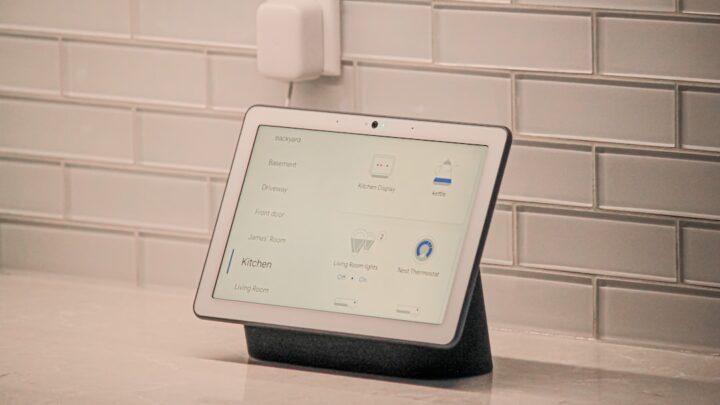 Jak skonfigurować Google Home/Google Nest na smartfonie do sterowania inteligentnym domem (Android i iOS)?