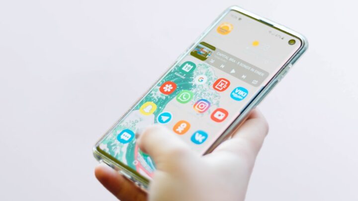 Praca z plikami PDF na smartfonie: Przewodnik po aplikacjach do przeglądania, edycji i adnotacji dokumentów PDF (Android i iOS).