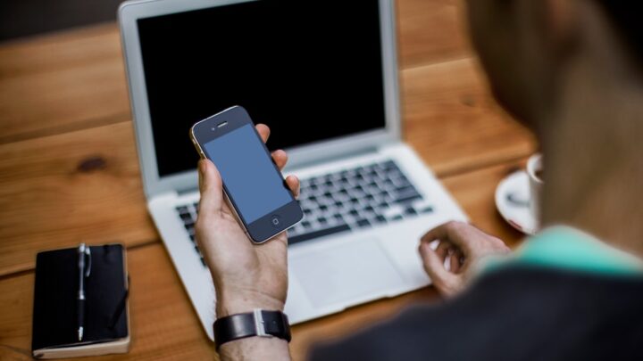 Smartfon jako bezprzewodowy pilot do komputera PC/Mac: Sterowanie myszką, klawiaturą i prezentacjami z poziomu telefonu (Android i iOS)