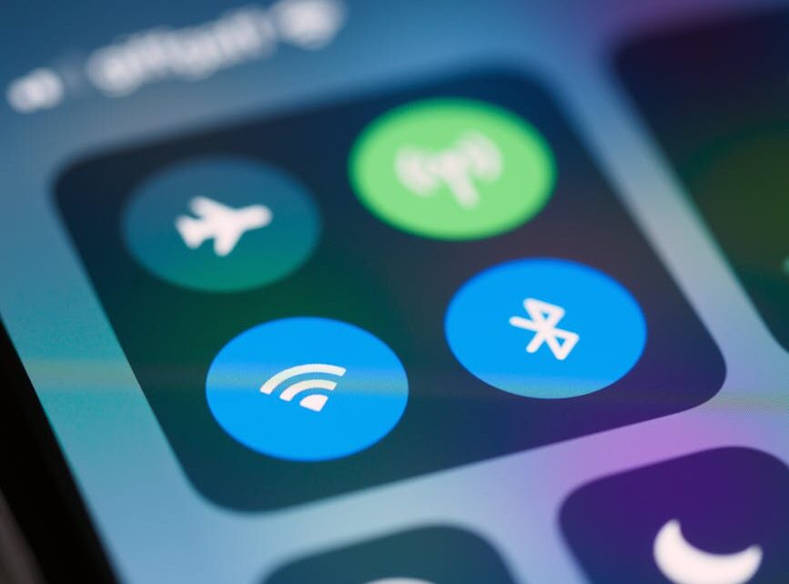 Smartfon jako przenośny skaner sieci Wi-Fi i analizator sygnału: Optymalizacja zasięgu i bezpieczeństwa domowej sieci. Smartfon jako przenośny skaner sieci Wi-Fi i analizator sygnału: Optymalizacja zasięgu i bezpieczeństwa domowej sieci.