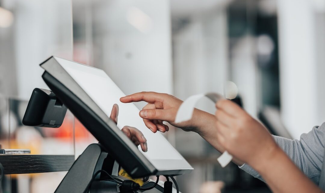 Telefon jako terminal POS dla małych firm: Jak smartfon zastąpi kasę fiskalną i terminal płatniczy? (Android i iOS)