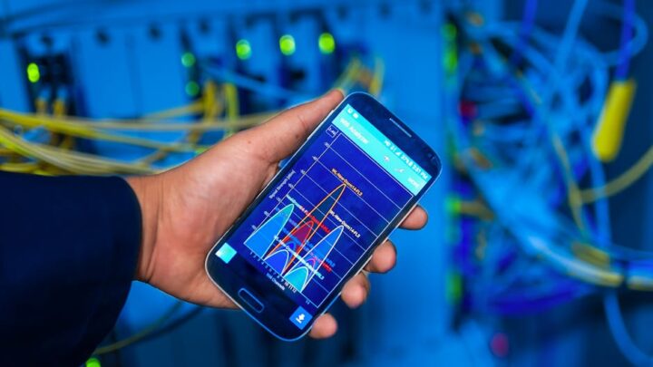 Zastosowanie smartfona jako mobilnego laboratorium dźwięku: pomiary hałasu, analiza częstotliwości, tuning instrumentów (Android i iOS).