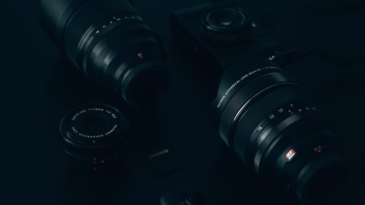 Zewnętrzne obiektywy do smartfona: Jak wybrać i wykorzystać dodatkowe szkła (macro, szerokokątne, teleobiektywy) do profesjonalnej fotografii mobilnej?
