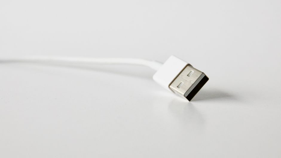 Jak sprawdzić oryginalność ładowarki i kabla USB do smartfona (i dlaczego to ważne)? Jak sprawdzić oryginalność ładowarki i kabla USB do smartfona (i dlaczego to ważne)?