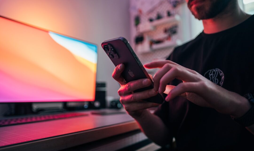 Jak wykorzystać funkcję udostępniania ekranu smartfona na komputerze stacjonarnym lub laptopie? (Windows i macOS)
