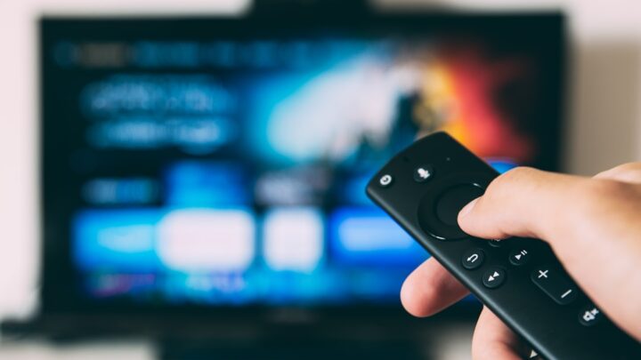 Zarządzanie subskrypcjami usług streamingowych na smartfonie: Jak kontrolować koszty i wybierać najlepsze oferty? (Android i iOS)