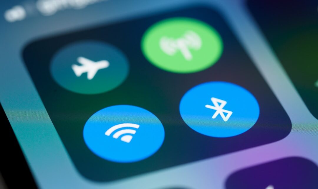 Bluetooth widzi urządzenie, ale nie chce się połączyć: Rozwiązywanie problemów z parowaniem i stabilnością połączenia z akcesoriami mobilnymi (poza słuchawkami).