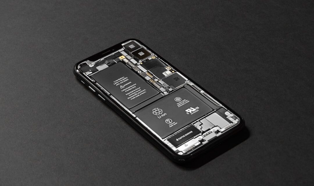 Inteligentne zarządzanie trybem oszczędzania energii w smartfonie: Jak utrzymać kluczowe funkcje i powiadomienia, jednocześnie maksymalizując żywotność baterii (Android i iOS)?