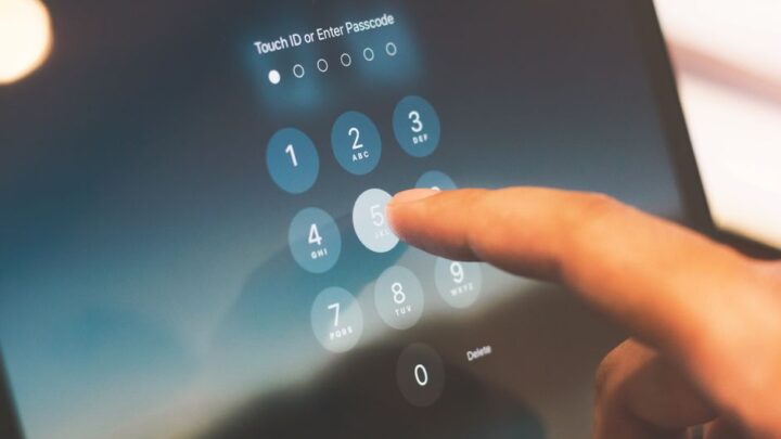 Jak chronić swoje dane przed śledzeniem przez aplikacje systemowe i wbudowane usługi producenta (np. telemetryczne dane Samsunga/Xiaomi/Google)?