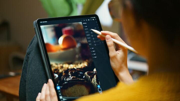 Jak wykorzystać generatywną sztuczną inteligencję w aplikacjach do zdjęć do tworzenia nowych elementów, rozszerzania tła czy zmiany stylu obrazu (Android i iOS)?
