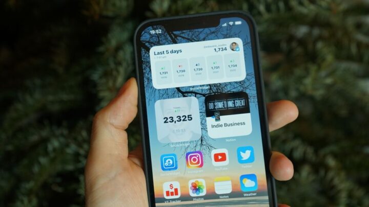Jak wykorzystać smartfon do tworzenia spersonalizowanych widżetów informacyjnych (np. pogodowych, kalendarzowych, zdrowotnych) z dynamicznymi danymi (Android i iOS)?