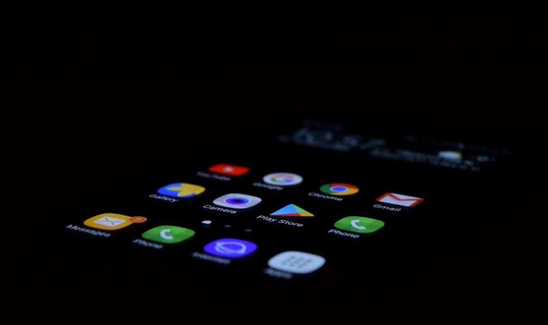 Jak zoptymalizować smartfon do pracy ze starymi aplikacjami lub grami, które nie są już wspierane? Tryby kompatybilności i wirtualizacja (Android)