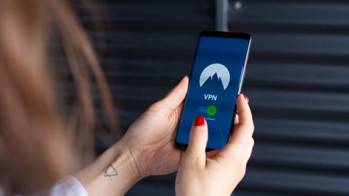 RODO w smartfonie: Jak zarządzać zgodami i prawem do usunięcia danych osobowych w aplikacjach mobilnych (Android i iOS)?