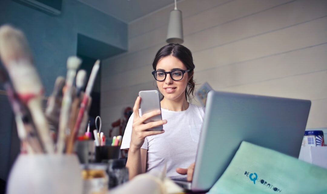 Smartfon dla studenta i ucznia: Jak optymalnie skonfigurować telefon do nauki zdalnej i hybrydowej (aplikacje, notatki, wideokonferencje)?