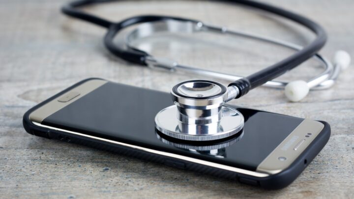 Smartfon jako osobisty trener zdrowia: Jak zintegrować aplikacje fitness, dietetyczne i mentalne dla kompleksowego planowania i monitorowania postępów (Android i iOS)?