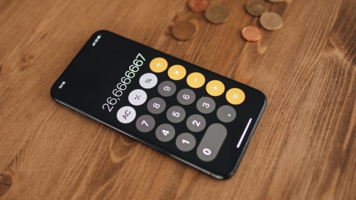 Smartfonowe budżetowanie: Jak zarządzać finansami domowymi, śledzić wydatki i planować przyszłość z aplikacjami mobilnymi (również z AI)?